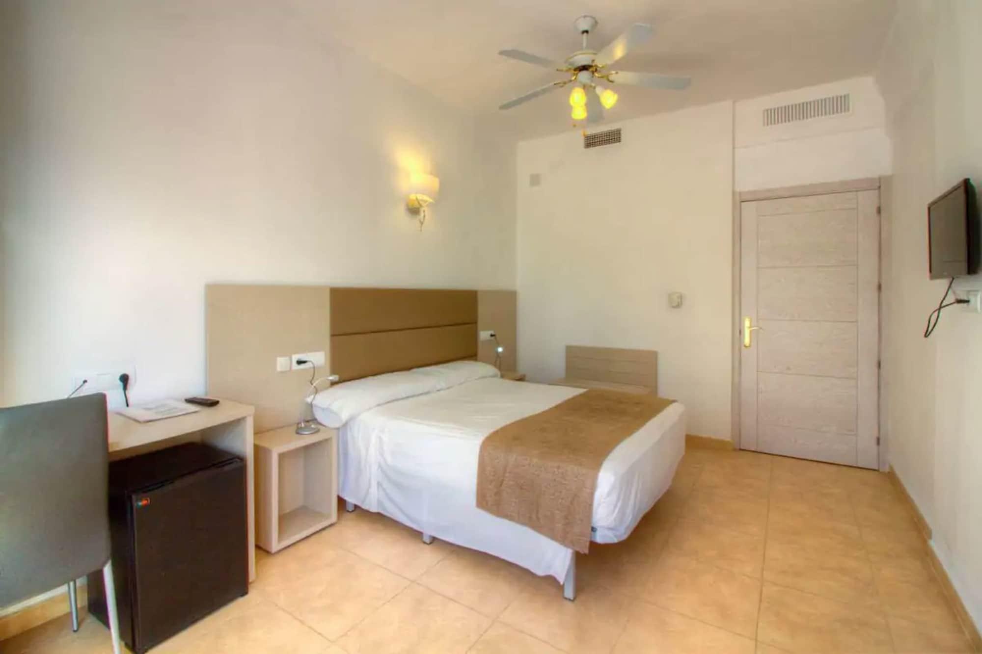 Hotel Lago Playa I Es Pujols Exterior foto